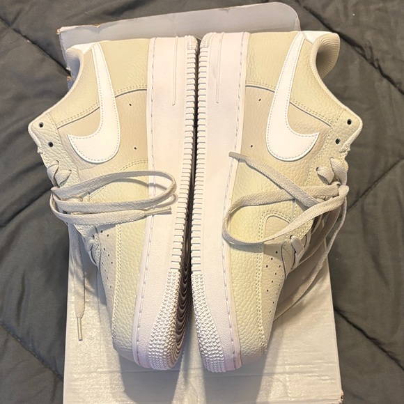 Nike Air Force 1 '07 Light Bone and White - Picture 4 of 7
